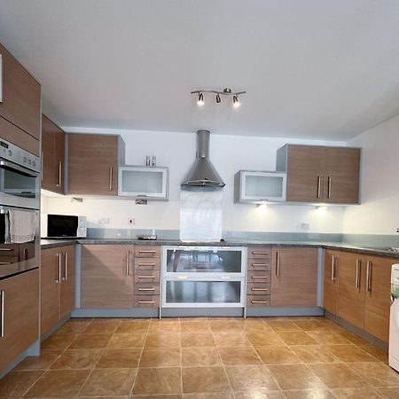 Comfort Seaside Two-Bedroom Apt Swansea Esterno foto