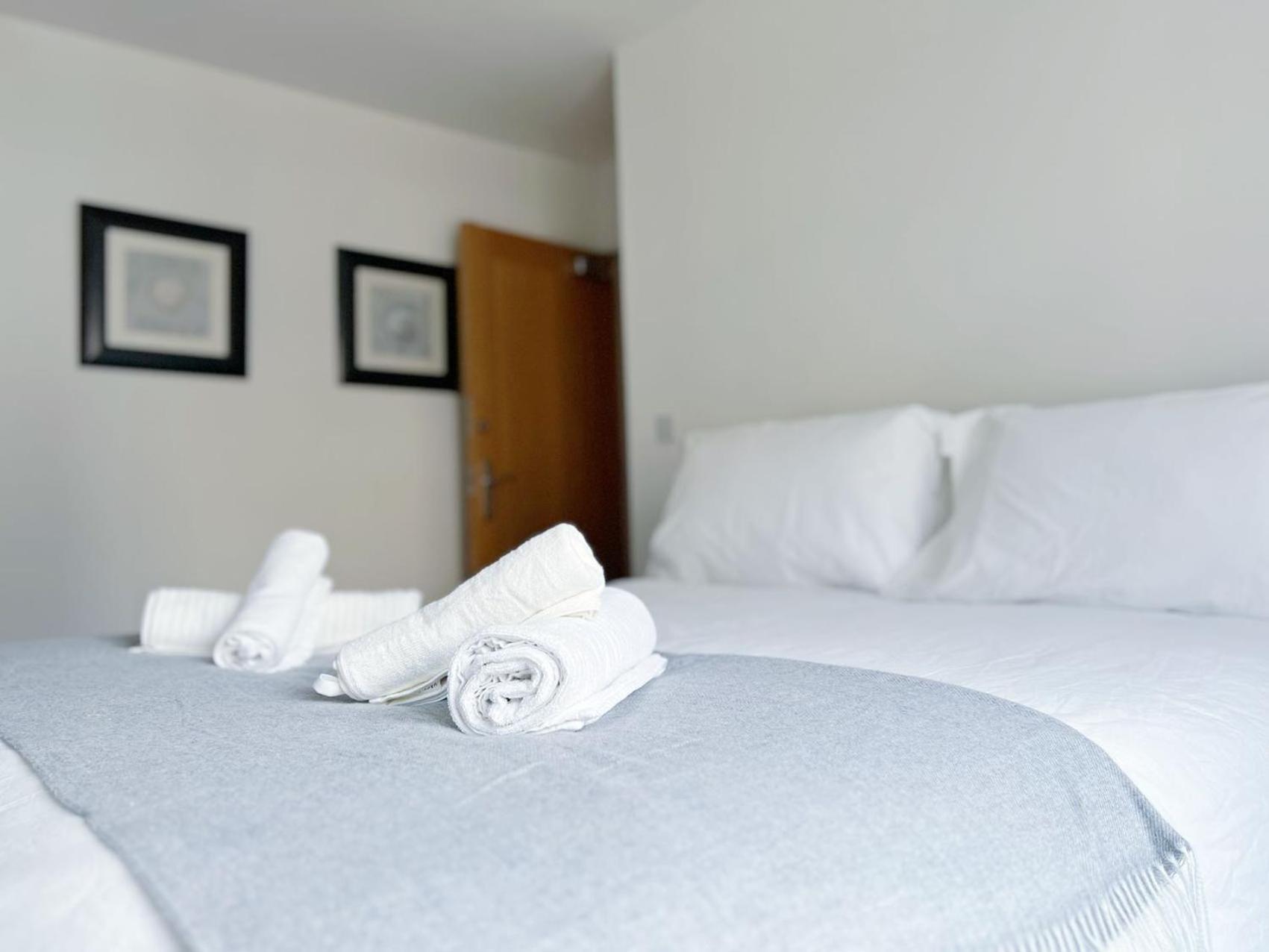 Comfort Seaside Two-Bedroom Apt Swansea Esterno foto