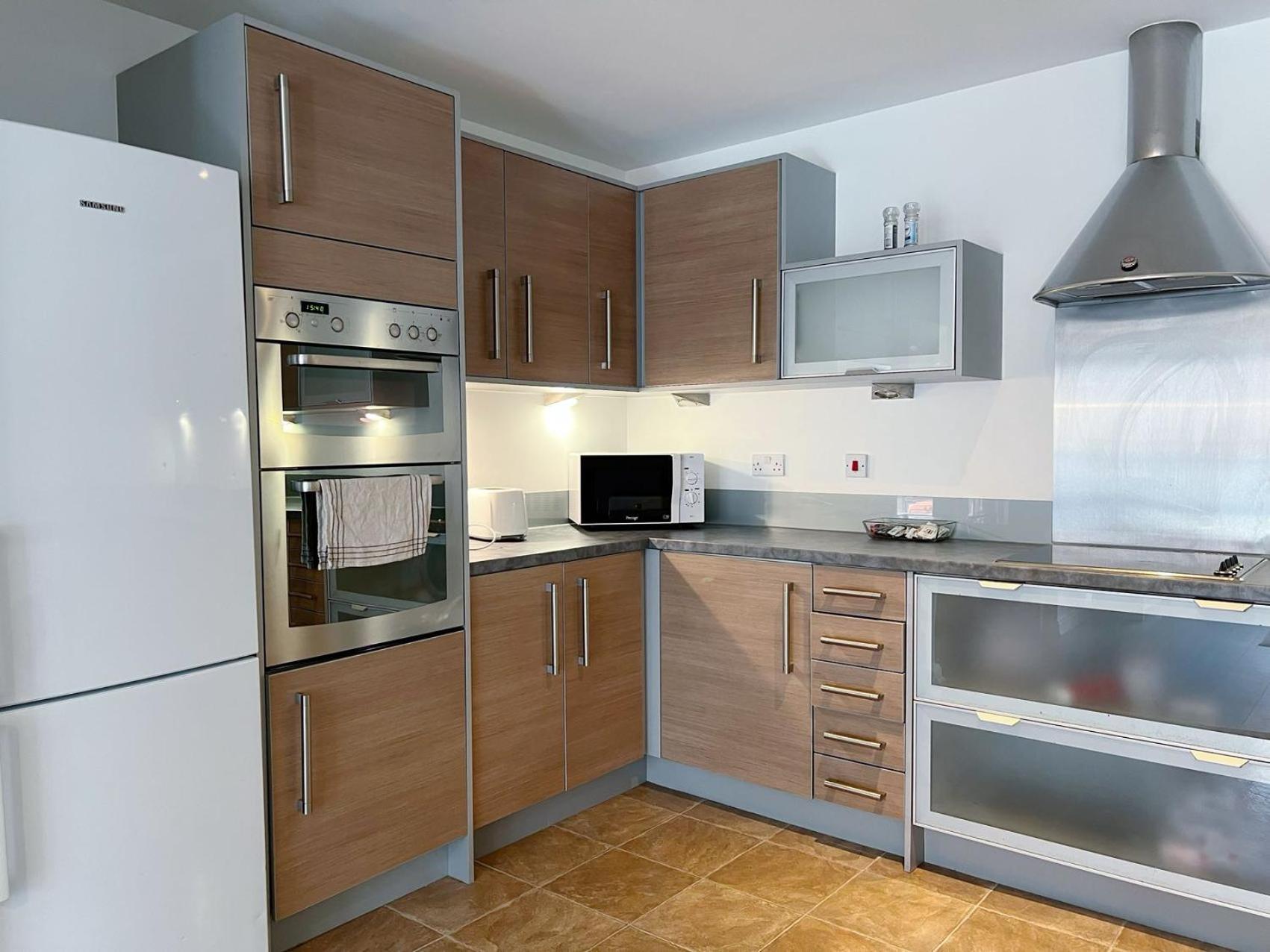 Comfort Seaside Two-Bedroom Apt Swansea Esterno foto