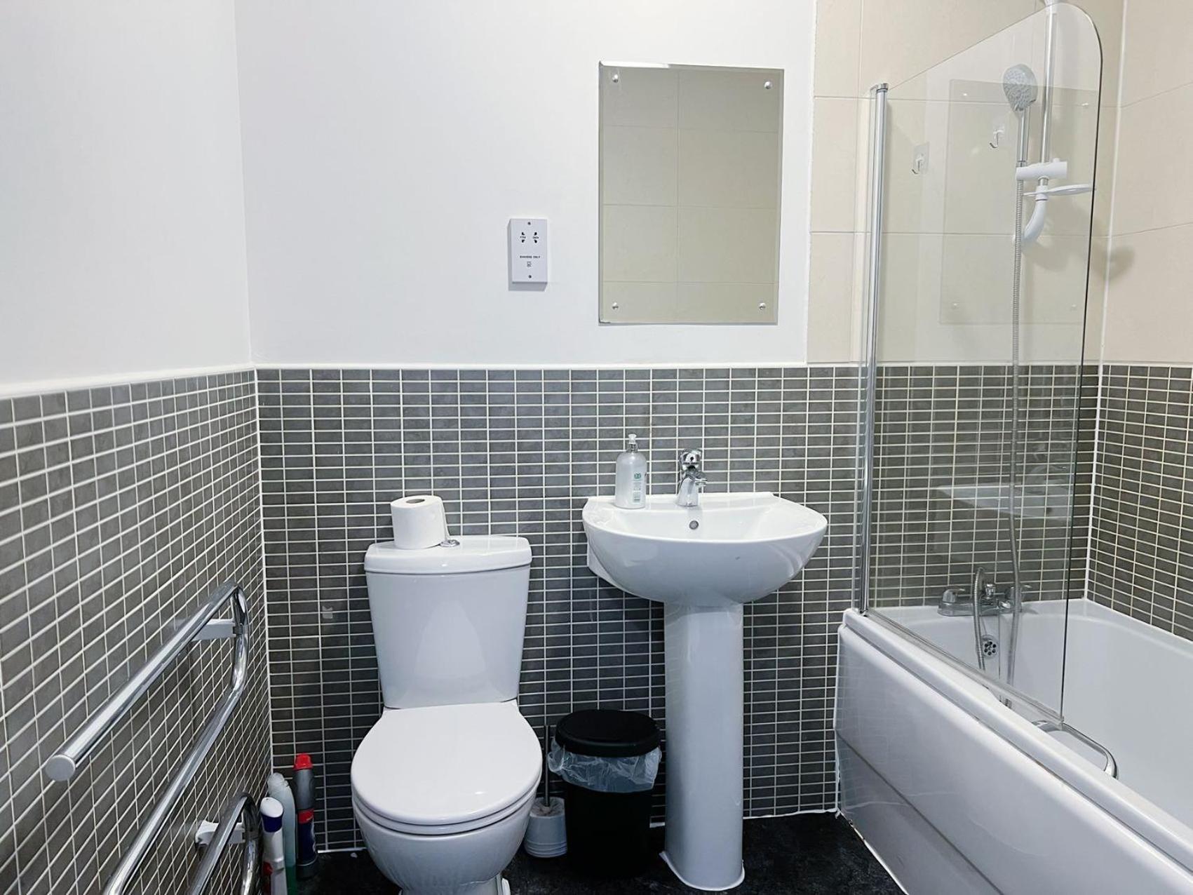 Comfort Seaside Two-Bedroom Apt Swansea Esterno foto
